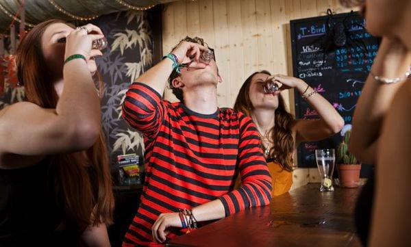 El alcohol: 10 datos sobre la droga legal que más afecta a los jóvenes