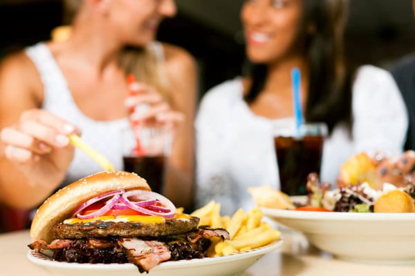 Conozca 10 alarmantes datos sobre el peligro de comer asado