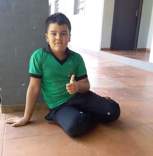 Niño muere electrocutado al pisar cable suelto