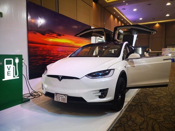 Exhiben vehículos eléctricos y sus ventajas