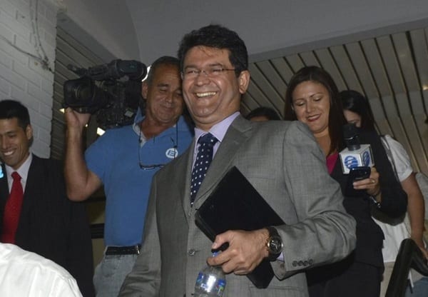 Conozca los 12 políticos con “frondosos antecedentes”
