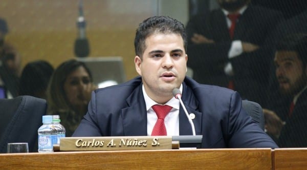 Conozca los 12 políticos con “frondosos antecedentes”