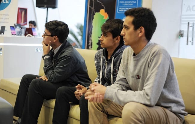 Presentan concurso para conceder becas a estudiantes