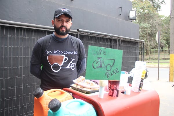 Padre ofrece desayuno y café artesanal para pagar el tratamiento de su hijo