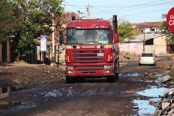 Río desciende y deja calles en pésimo estado en el Bañado Sur