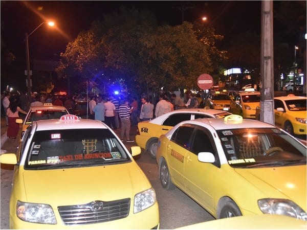 10 datos para entender la “guerra” entre taxistas y ubers