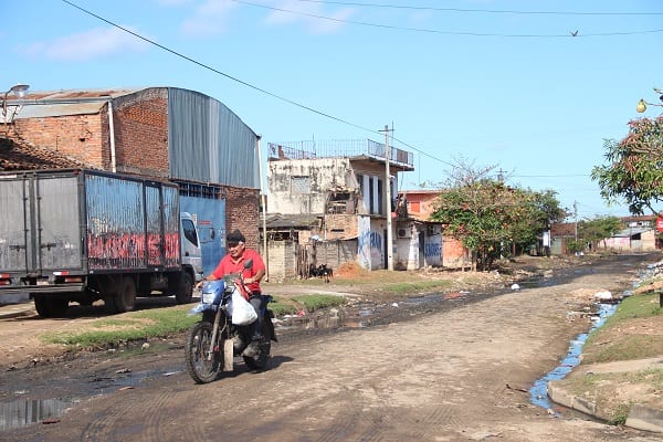 Río desciende y deja calles en pésimo estado en el Bañado Sur