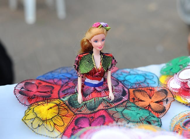 Artesanos exponen innovadores obsequios para el Día de la Amistad