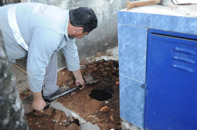 Mujer no halla restos de su padre en cementerio