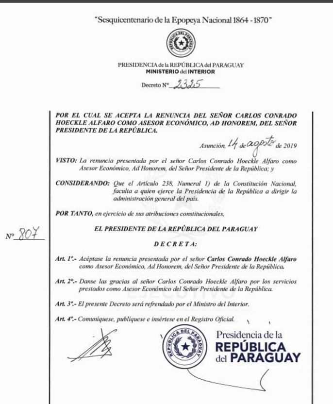 Abdo Benítez acepta renuncia de asesor