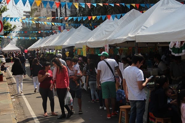 Artesanías, shows y comidas típicas en celebración de Asunción