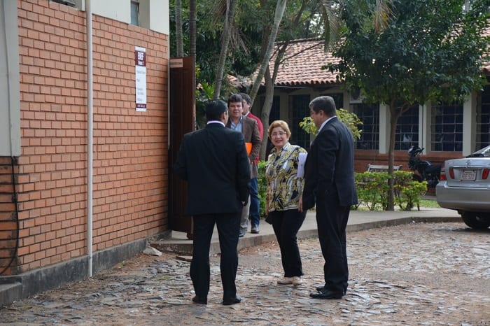 Estudiantes de la ENEF se resisten a levantar toma de institución