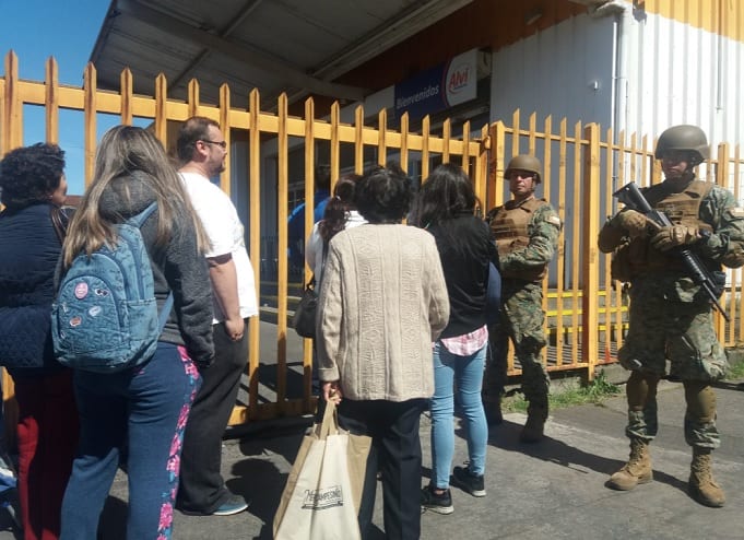 Chile: 11 impactantes imágenes de los saqueos y violentas protestas