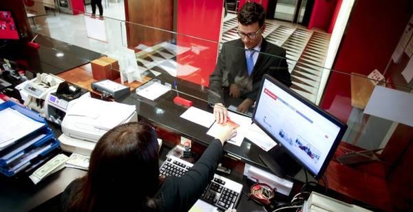 Banquero explica 10 claves para “ganar dinero con ética”