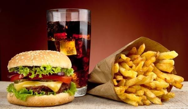 10 datos para evitar los peligros de los alimentos “chatarra”