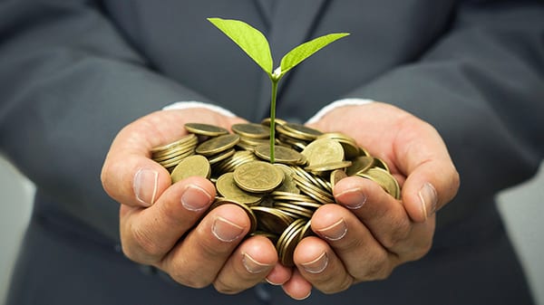 Banquero explica 10 claves para “ganar dinero con ética”