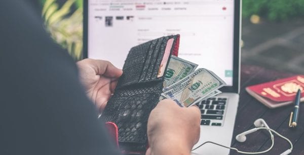 Banquero explica 10 claves para “ganar dinero con ética”