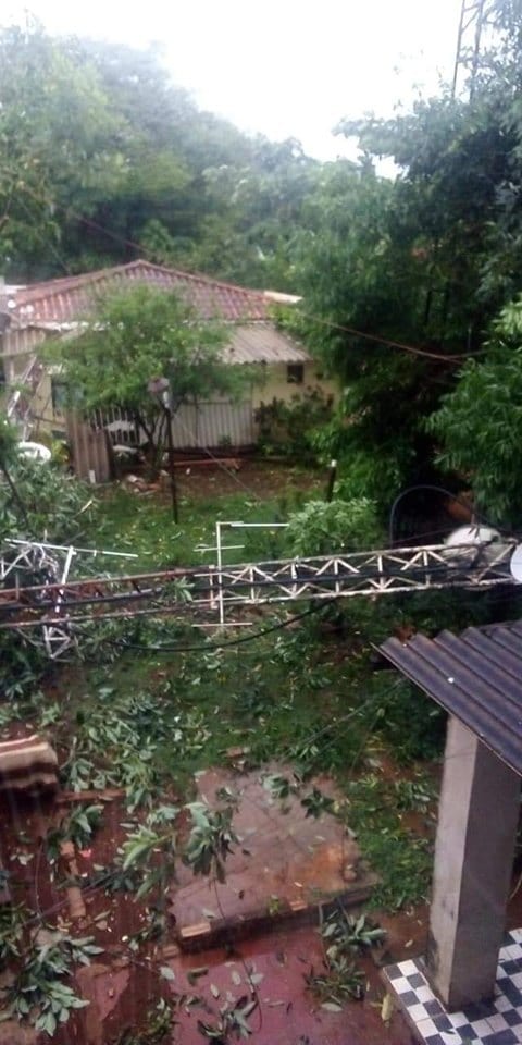 Fuertes vientos dejan heridos y destrozos en el este