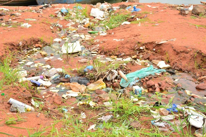 10 imágenes del río Paraguay convertido en un basural