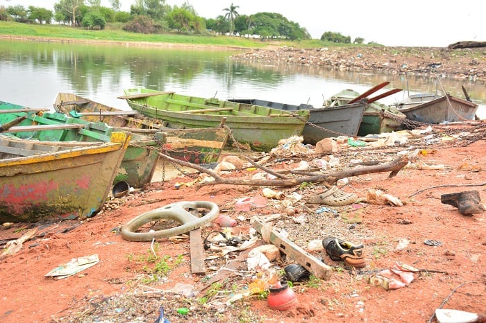 10 imágenes del río Paraguay convertido en un basural