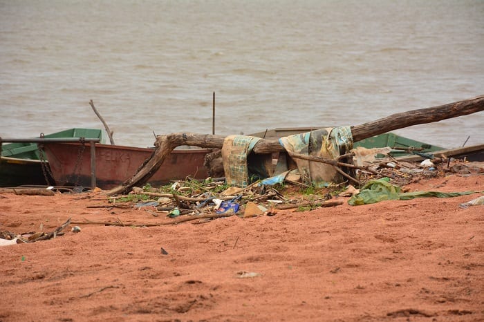 10 imágenes del río Paraguay convertido en un basural