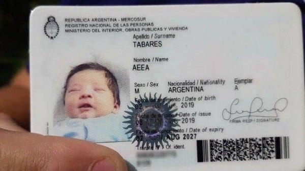 Aeea, el insólito nombre del hijo de un hincha de Colón
