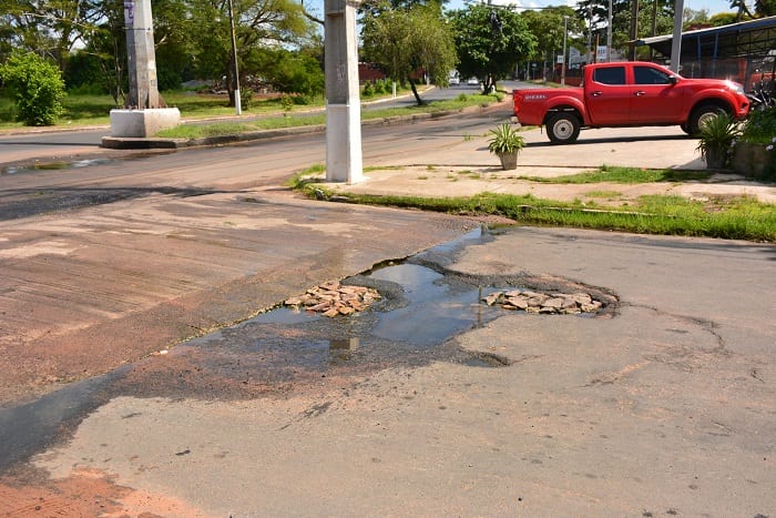 Principales arterias de Lambaré están minadas de baches