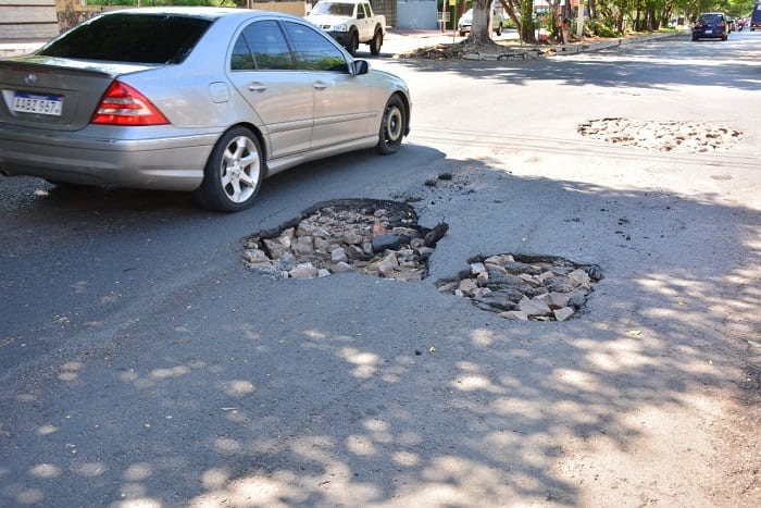 Principales arterias de Lambaré están minadas de baches
