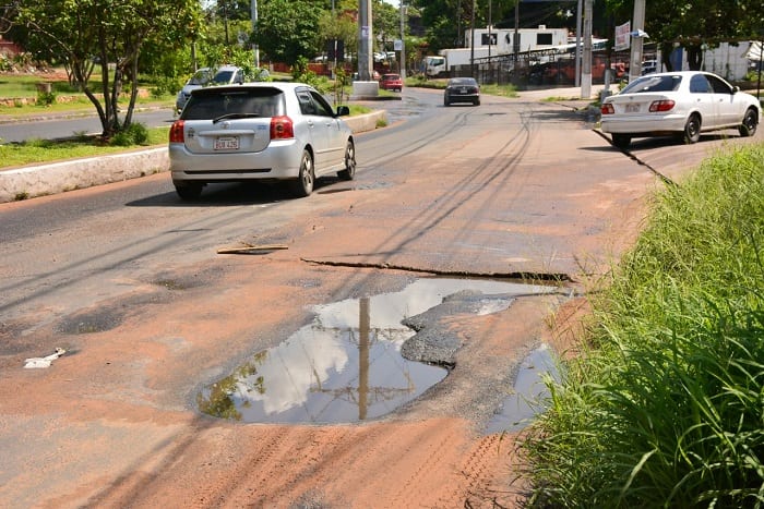 Principales arterias de Lambaré están minadas de baches