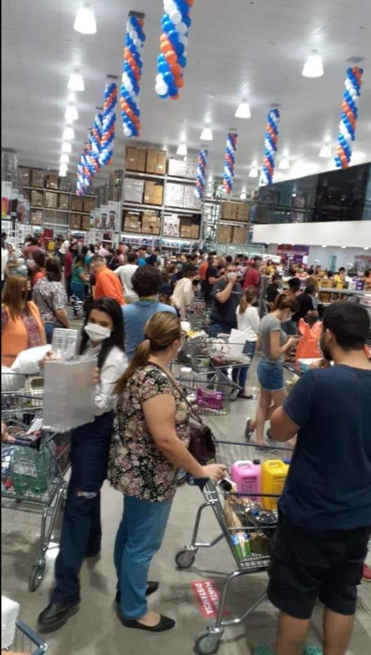 Circulan imágenes de aglomeración en local mayorista habilitado