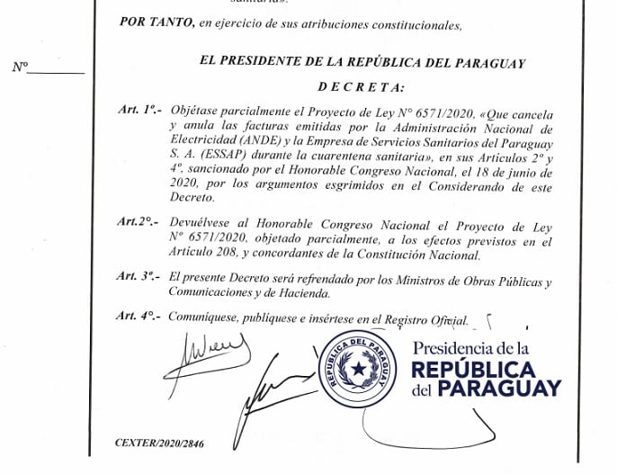 Abdo Benítez veta ley, pero decreta exoneraciones