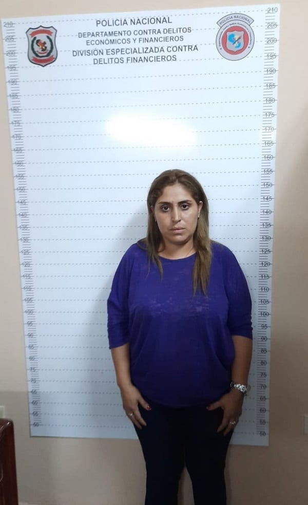 Detienen a mujer denunciada por estafar a 450 personas y 17 casas de préstamos