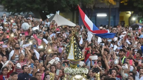 Fiestas de Caacupé: música, danza, fuegos artificiales y un lleno total