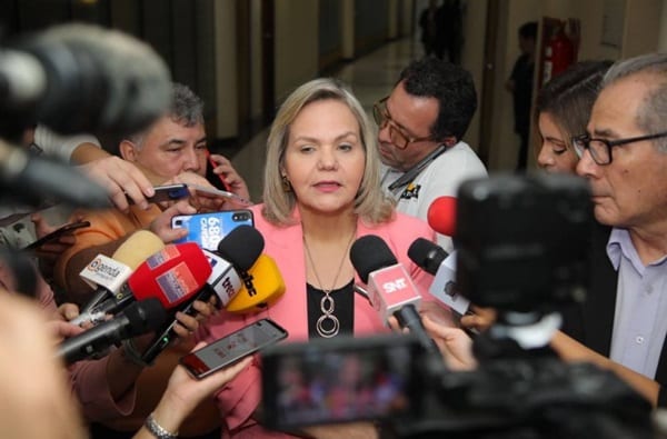 Colorados disidentes se unen para respaldar a Peña y restar poder a Cartes