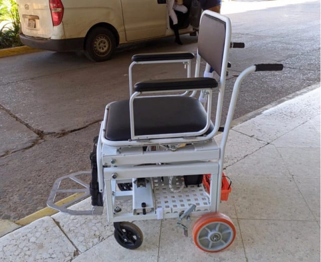 Docente premiado por innovadora silla de ruedas ajustable