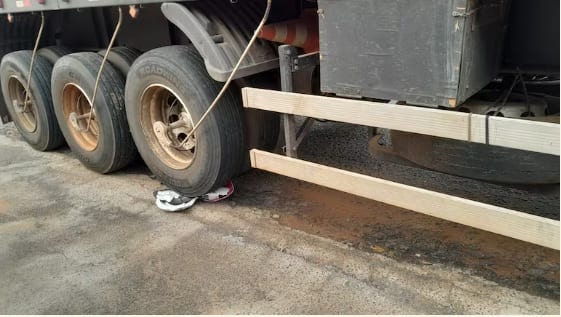 Dos muertos en choque entre motocicleta y camión en Ñemby
