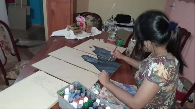 Joven misionera vende sus obras para brillar en Olimpiada de Astronomía