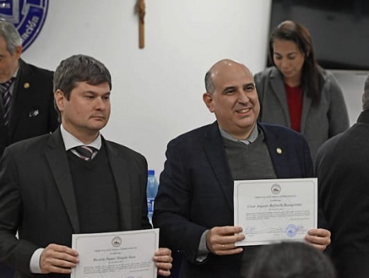 Católica remueve a Velázquez pero mantiene su estructura de poder