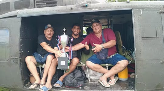 Fuerza Aérea rescata a futbolistas varados por inundaciones en el Chaco