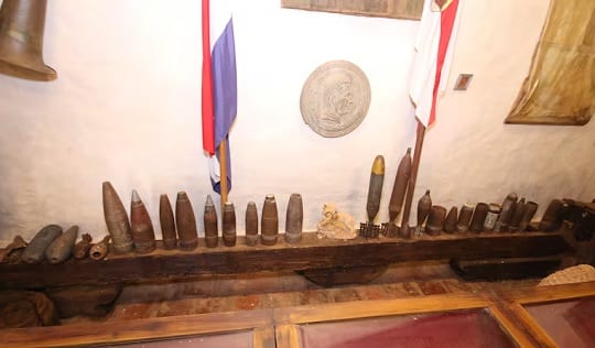 Retiran 27 explosivos activos del museo de Concepción