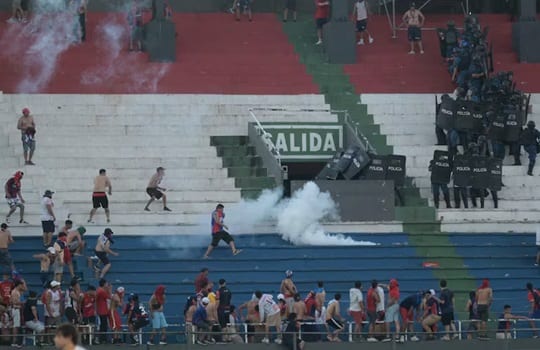 Superclásico marcado por violencia, heridos y balines de goma