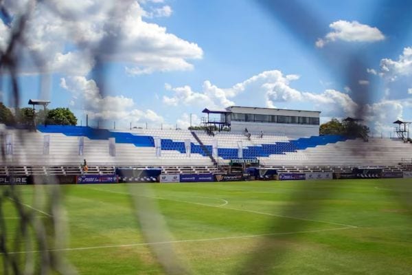 Imagen de la cobertura: Sportivo Ameliano pidió vestimenta elegante a periodistas y su presidente lo desautorizó