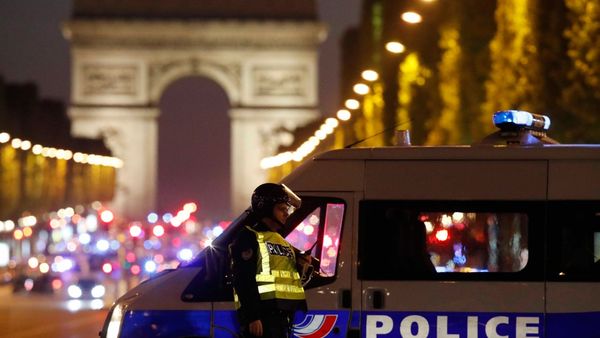 Un policía muerto y otros dos heridos tras tiroteo en París
