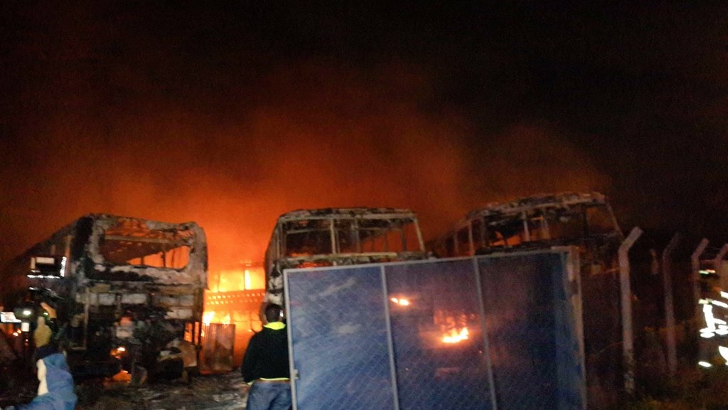 ¿Sabotaje o accidente? Se incendian buses en Lambaré