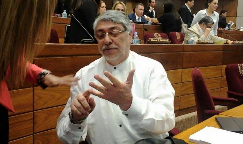 Lugo convoca a senadores electos, incluyendo a Cartes