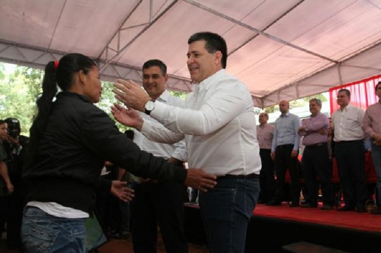 Cartes confirma a Santiago Peña como su candidato