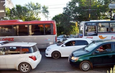 Caos vehicular en San Lorenzo por obras del Metrobus