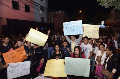 Unasur: Los alumnos siguen en vigilia