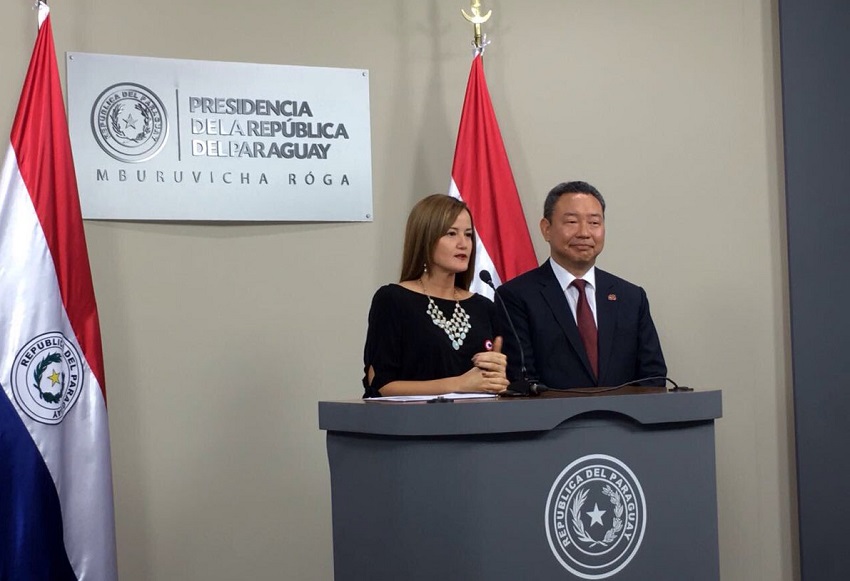 Soledad Núñez expresa su apoyo a Santiago Peña