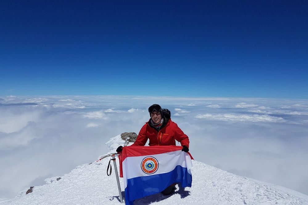 Alpinista paraguayo llega al pico más alto de Europa